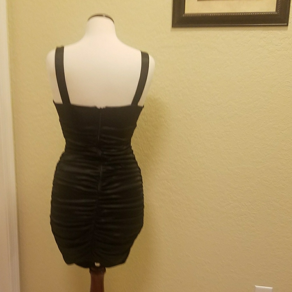 Dress - Picture 3 of 4